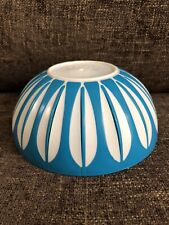 CATHRINEHOLM DEKA 5 1/2” TURQUOISE BLUE WITH WHITE LOTUS BOWL #602 - HAS CRACKS picture