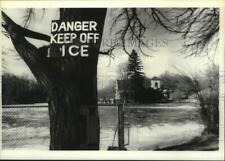 1993 Press Photo Keep off the ice sign posted at Washington Park Lake, Albany NY picture
