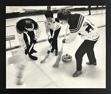 1970 Women's Curling Team Curlers Practice Sweeping Vintage Sports Press Photo picture