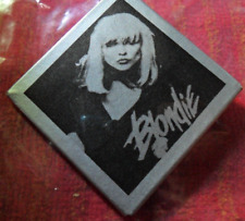 JULY 19 1978 BLONDIE DEBBIE HARRY OFFICIAL CHRYSALIS CONCERT BUTTON PIN KINKS picture