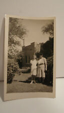 1940S VINTAGE FOUND PHOTOGRAPH OLD DATED PHOTO B&W GRANDMOTHER & GRANDDAUGHTER picture