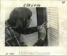 1977 Press Photo Krissy Stafford with ever-present brush in hand - noc69024 picture