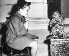 8969-33 candid Margaret O'Brien and a cute little monkey 8969-33 8969-33 picture