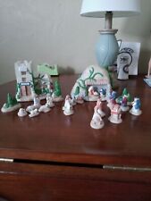 Small Hand-painted Nativity with Inn/ Stable That Light Up/19 figures /Cute picture