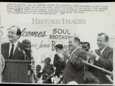 1968 Press Photo Vice President Hubert Humphrey gives a speech in Los Angeles picture
