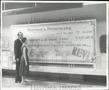 1955 Press Photo Officials look at huge Dominican Republic bond check at event picture