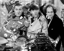 THE THREE STOOGES LARRY FINE, MOE & CURLY HOWARD - 8X10 PUBLICITY PHOTO (EP-184) picture