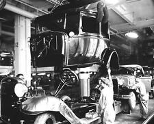 1931 FORD Model A Victoria Coupe Assembly Photo  (226-W) picture