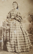 ANTIQUE CW ERA CDV PHOTO OF YOUNG WOMAN IN PLAID HOOP DRESS HOLDING CDV ALBUM picture