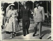 1957 Press Photo Greece's King Paul, Queen Frederika & Lauris Norstad in France picture