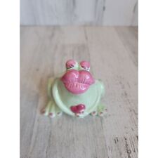 Ganz frog puckered lips kissing heart Valentine picture