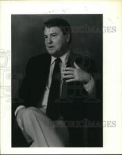 1989 Press Photo Reporter Jim Lehrer of PBS News. - hcp68018 picture
