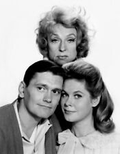 Bewitched Cast 8x10 Glossy Photo picture