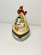 VINTAGE NATIVE AMERICAN GIRL IN TEEPEE PORCELAIN TRINKET/PILL BOX picture