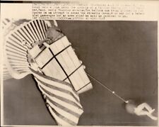 LG54 1975 AP Wire Photo HADDEN WOOD HANGS OFF HOT AIR BALLOON CROSSING ATLANTIC picture