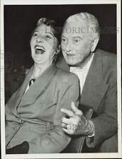 1952 Press Photo Herbert Rawlinson and Betty Blythe at rehearsal in New York picture
