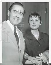 1958 Press Photo Actor Tyrone Power & Wife Debbie Minardos - hpp39980 picture