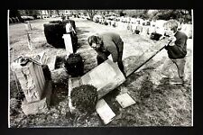 1997 Boston MA Winthrop Cemetery Vandalized Broken Grave Markers VTG Press Photo picture
