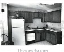 1989 Press Photo Woodhawk apartments-kitchen, Mayfields Heights - cvb38348 picture