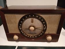VINTAGE Zenith Y832 Tube Radio. Works, Been in the family since the 1950's picture