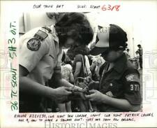 1985 Press Photo Boy Scout Cub leader Rhonda Azevedo & Cub Scout Patrick Launey picture