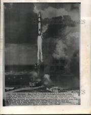 1960 Press Photo The Titan missile flamed during a test flight in Cape Canaveral picture