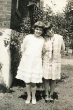 S67 Vtg Photo BFF SISTERS c 1930's picture