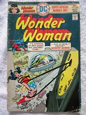 WONDER WOMAN #220 1975 DC COMICS Graphic Novel - BONDAGE COVER Atom Chronos picture
