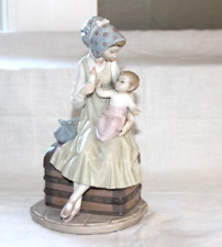 Vintage 1982 Lladro Figurine FEEDING HER DAUGHTER #5140 Mother's Day picture