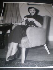 social history 1950's actress GOOGIE WITHERS ARDALE CHAIRS photograph 10 X 8 picture