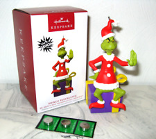 2023 Hallmark Dr. Seuss Grinch Peekbuster Motion Activated Sound Ornament picture
