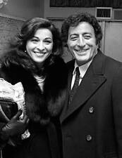 Tony Bennett & Rosalind Dickens at the press conference for Bar - 1981 Photo 1 picture