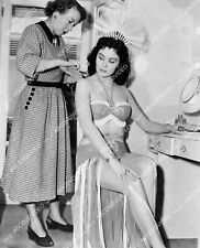 8b20-20712 gorgeous Rhonda Fleming in her dressing room 8b20-20712 8b20-20712 picture