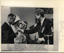 1961 Press Photo Alan Shepard, President Kennedy - medal-dropping incident in DC picture