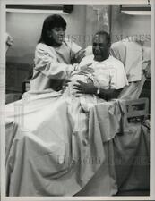1989 Press Photo Phylicia Bashed & Bill Cosby in The Cosby Show on NBC picture