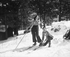 Paulette Goddard Getting Ready For Skiing 1935 Old Photo picture