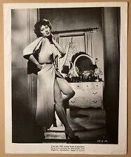 Boudoir sexy risqué pinup photo steamy actress Rita Gam in “The Thief” 1952 picture