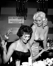 SOPHIA LOREN & JAYNE MANSFIELD AT PARTY IN 1957- 8X10 PUBLICITY PHOTO (BB-894) picture