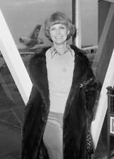 Joanne Woodward actress wife of Paul Newman at Heathrow Airpor- 1977 Old Photo picture