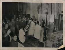 1936 Press Photo Paris strikes hold mock services picture