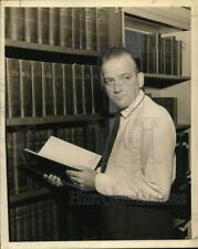 1962 Press Photo Attorney Ernie Sutter reads a book - noc85073 picture