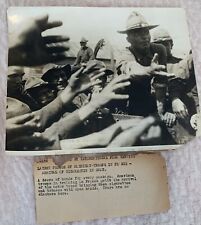 Antique ~1917 Press Photo WWI Handsome American Soldiers Reaching For Cigarettes picture