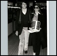 1978 ORIG PHOTO Gae Exton + Christopher Reeve SUPERMAN WALKING LONDON 239 picture