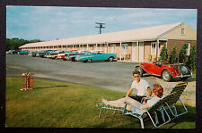 Providence RI postcard :  Esquire Motel 1950s roadside cars  fashion picture