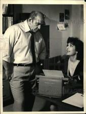 1980 Press Photo Edward Asner with Millie Slavin in 