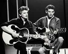 THE EVERLY BROTHERS LEGENDARY MUSIC ARTISTS - 8X10 PUBLICITY PHOTO (AA-288) picture