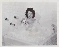1958 Press Photo Beautiful Actress Linda Cristal Taking a Milk Bath by Cosmetest picture