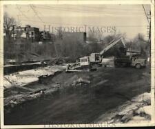 1972 Press Photo Crew digs sewer line along abandoned canal in Cohoes, New York picture