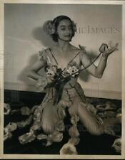 1939 Press Photo San Francisco Virginia Russ dons costume for Fantasie Pacifica picture