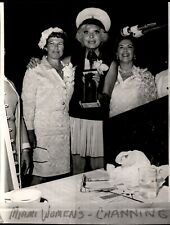 LG27 1969 Marlin Levison Wire Photo CAROL CHANNING TROPHY MIAMI WOMEN'S AWARD picture